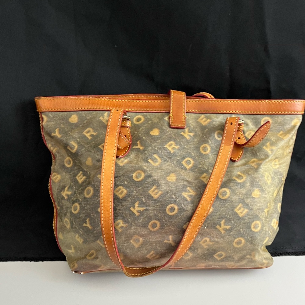 Vintage Dooney and Bourke shoulder bag
